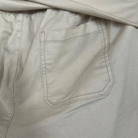 Old Navy Cream High Waist Shorts Textured Fabric - Picture 5 of 7